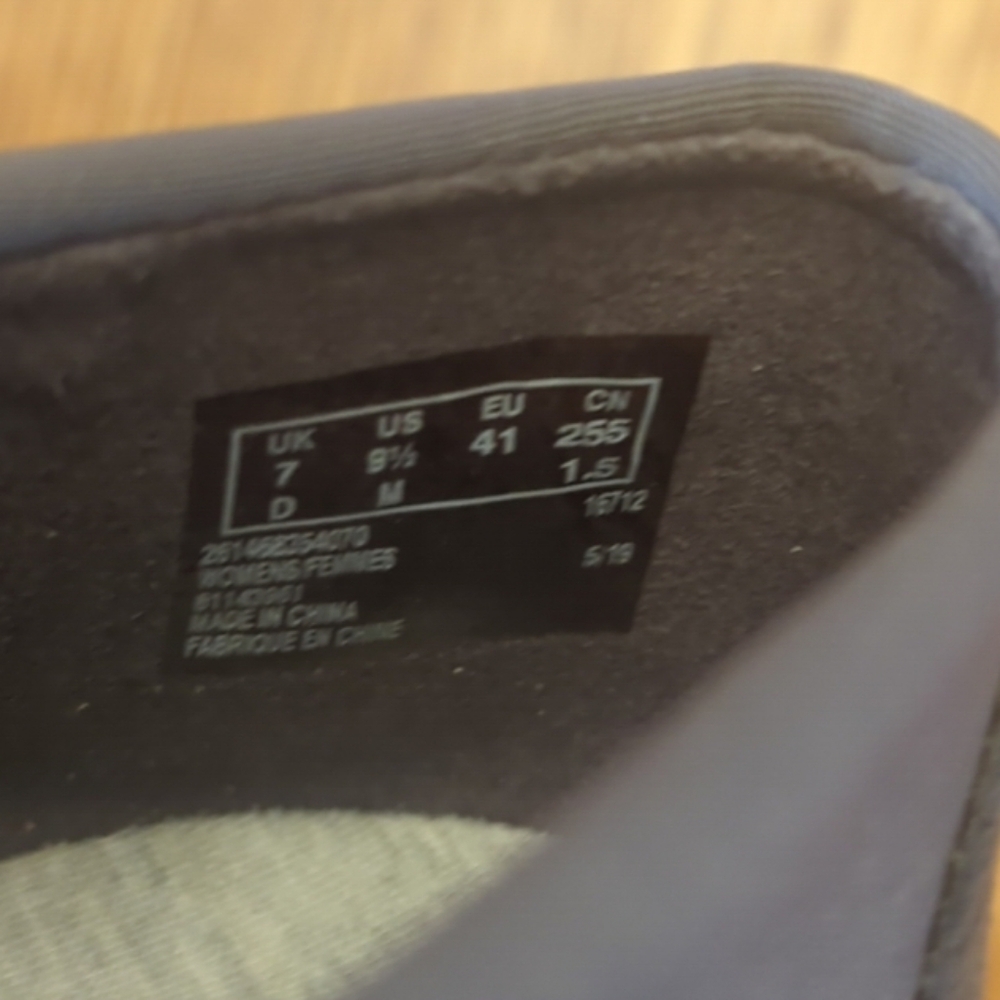 Cloudsteppers Clarks Soft Cushion Grey Loafers Hook & Loop Closure Women's 9.5M - Picture 7 of 10